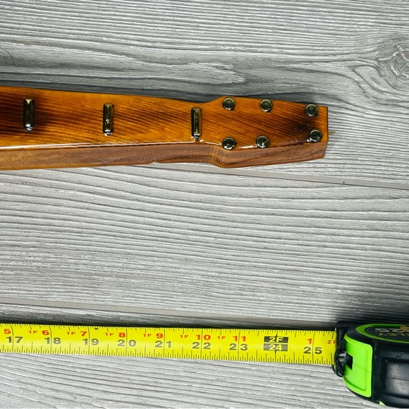 vintage handmade wooden lacquered wall art guitar clock decoration with gems - Picture 9 of 9